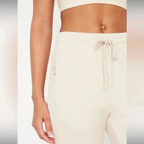 Like new! Old Navy High-Waisted Dynamic Fleece Joggers, Size XL (16/18) - Picture 3 of 8